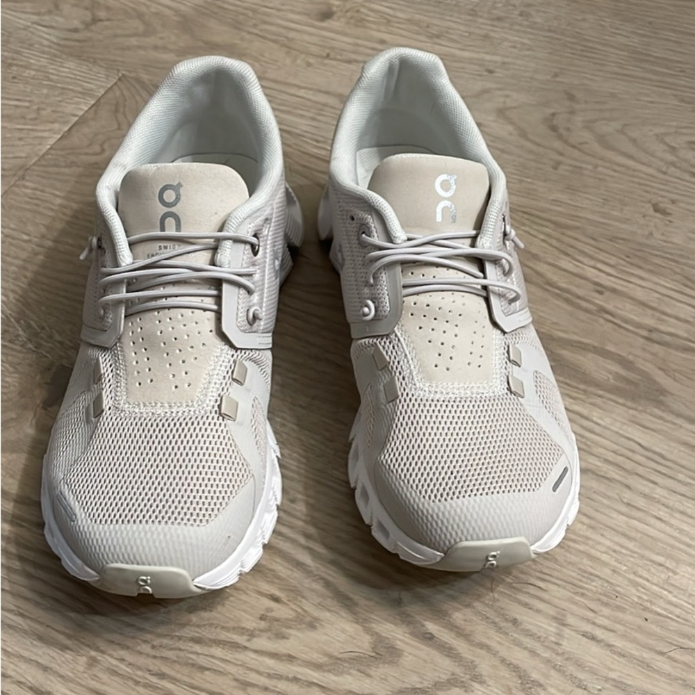 On Cloud Women’s Cloud 5 Pearl White Slip On Sneakers Athletic Shoes Size 6
